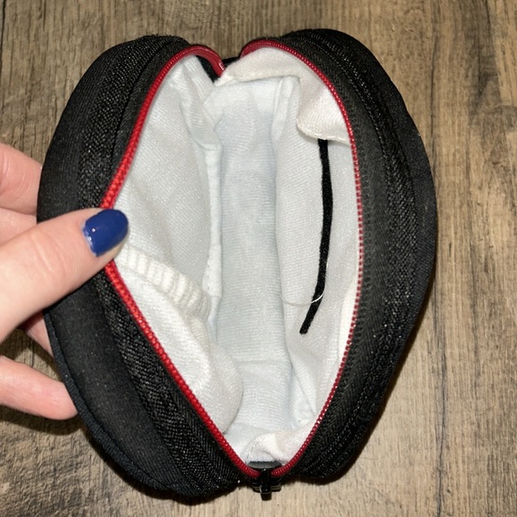 Beats by Dr. Dre White Headphones Solo HD - Picture 8 of 11